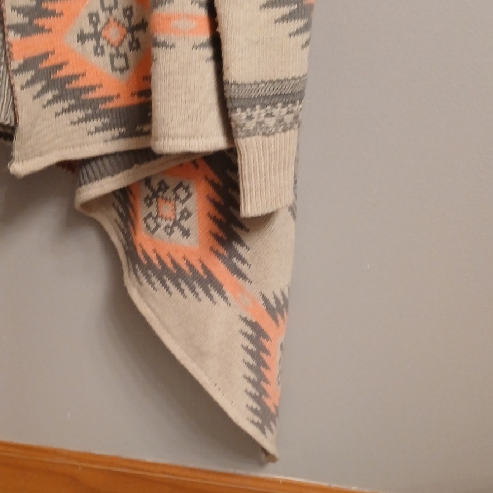Chic Geometric Sweater - Gray and Orange - Picture 4 of 11